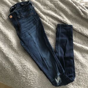 dark wash hollister jeans